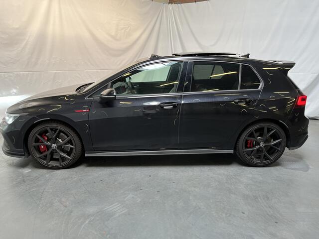 Volkswagen GOLF 2.0 TSI GTI Clubsport / AUTOMAAT/ 300 PK/ PANO/ LEER/ HARMAN KARDON/ ELEKTR STOEL/ STOEL VENTILATIE/ STOEL-STUUR VERWARM./ PARK. SENSOREN + CAMERA/ KEYLESS/ 3-ZONE CLIMA/ 19" LMV/ ADAPT. CRUISE/ RIJ-MODI/ APP-CON