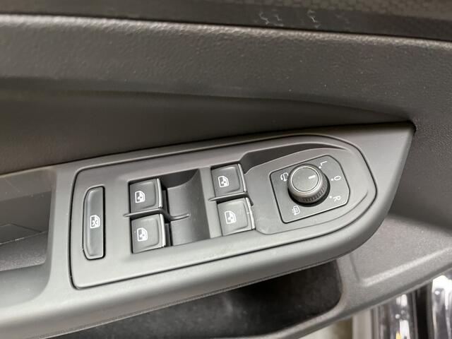 Volkswagen GOLF 2.0 TSI GTI Clubsport / AUTOMAAT/ 300 PK/ PANO/ LEER/ HARMAN KARDON/ ELEKTR STOEL/ STOEL VENTILATIE/ STOEL-STUUR VERWARM./ PARK. SENSOREN + CAMERA/ KEYLESS/ 3-ZONE CLIMA/ 19" LMV/ ADAPT. CRUISE/ RIJ-MODI/ APP-CON