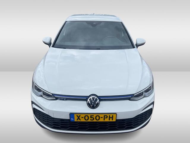 Volkswagen GOLF 1.4 eHybrid GTE / Navigatie / Parkeersensoren V+A / App connect / Stoelverwaming /