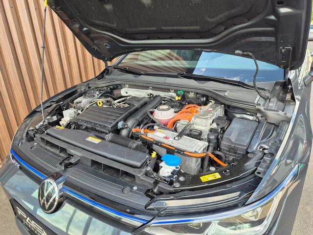 Volkswagen GOLF 1.4 eHybrid GTE | BTW | IQ | Camera | Carplay | Stuur-stoelverw.
