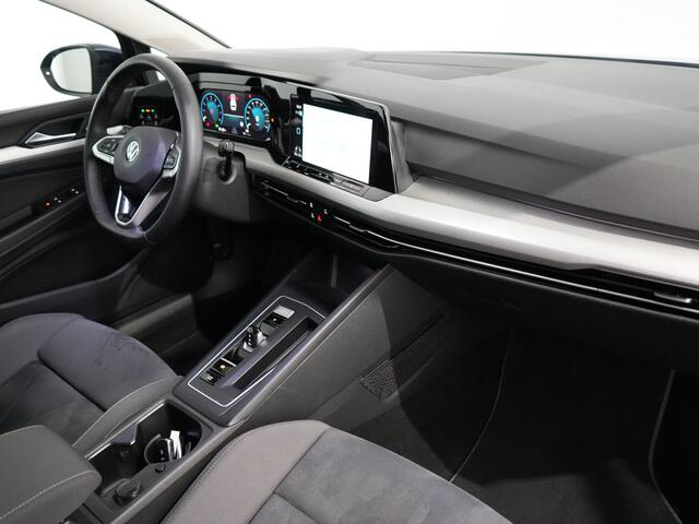 Volkswagen GOLF Variant 1.0 eTSI Life Business | Winterpakket | ACC | Camera| Trekhaak