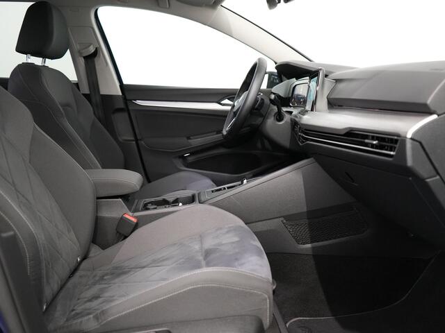 Volkswagen GOLF Variant 1.0 eTSI Life Business | Winterpakket | ACC | Camera| Trekhaak