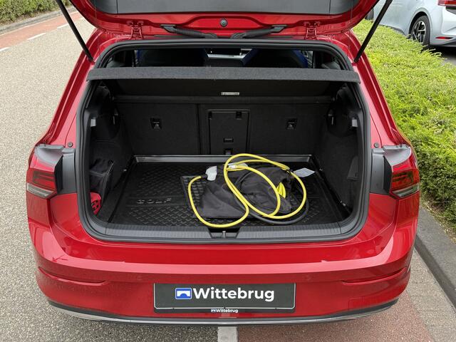 Volkswagen GOLF 1.4 eHybrid 245pk DSG GTE / 18" LMV / LED Mistlampen / Stuur en Stoelverwarming / Keyless / Alarm / Dode Hoek / Navi / App Connect