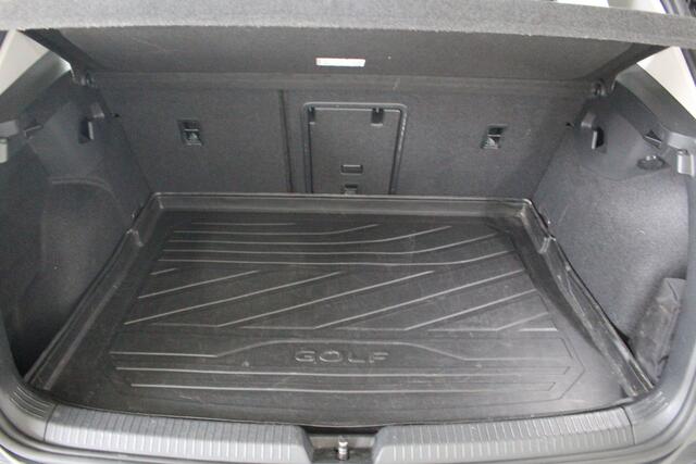 Volkswagen GOLF 1.5 TSI Life Business Navigatie | Climate Control | Keyless Entry