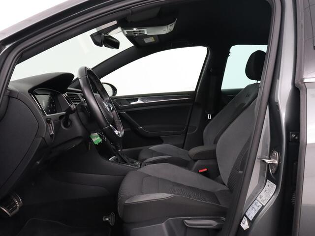 Volkswagen GOLF 2.0 TDI R Line | Full LED | Adaptive cruise | Carplay | Sportstoelen | Virtual Cockpit | Verwarmde voorruit | Navigatie | Parkeerhulp