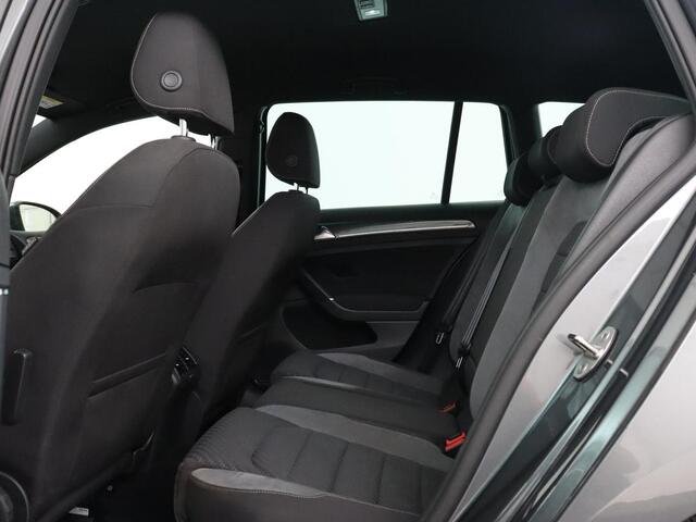 Volkswagen GOLF 2.0 TDI R Line | Full LED | Adaptive cruise | Carplay | Sportstoelen | Virtual Cockpit | Verwarmde voorruit | Navigatie | Parkeerhulp