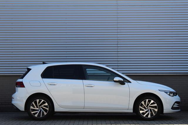 Volkswagen GOLF 1.4 eHybrid Style | Elek. Trekhaak | Stoelverwarming | Dealer Ond.