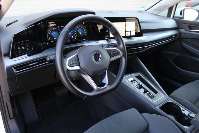 Volkswagen GOLF 1.4 eHybrid Style | Elek. Trekhaak | Stoelverwarming | Dealer Ond.