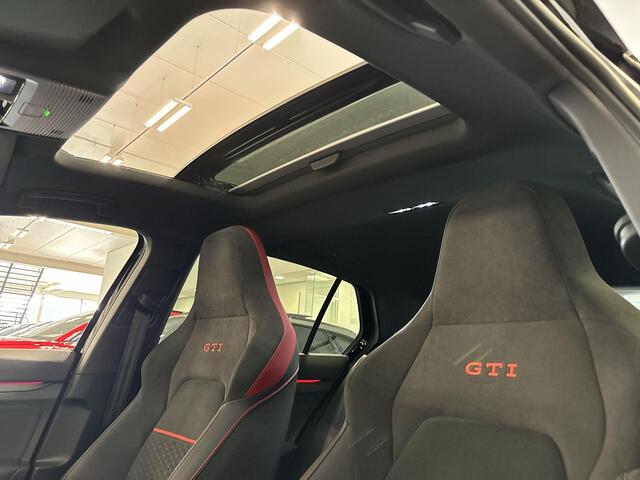 Volkswagen GOLF 2.0 TSI 300pk DSG GTI Clubsport · Panoramadak · Camera · Keyless · Harman Kardon Audio · Head-Up · Apple/Android Car Play · Stoel & Stuurverwarming · 19'' Inch ·