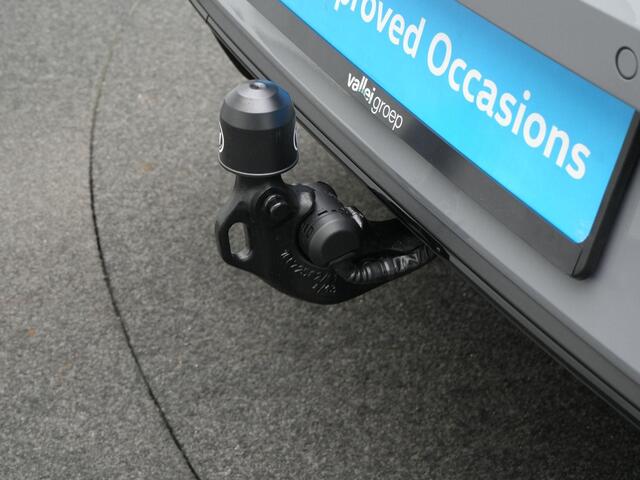 Volkswagen GOLF 1.5 eHybrid GTE 272 pk DSG | Black Style | Panoramadak | Trekhaak | Head-Up Display | 360 Camera | 18 inch
