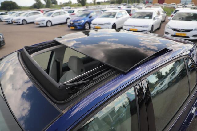 Volkswagen GOLF 1.5 TSI Life Business 131PK Panoramadak Virtual Navigatie Sfeerverlichting Parkeersensor