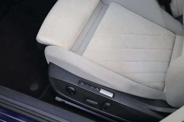 Volkswagen GOLF 1.5 TSI Life Business 131PK Panoramadak Virtual Navigatie Sfeerverlichting Parkeersensor