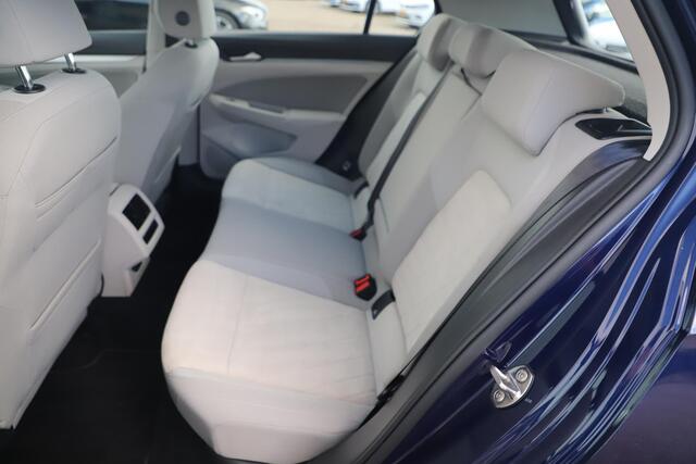 Volkswagen GOLF 1.5 TSI Life Business 131PK Panoramadak Virtual Navigatie Sfeerverlichting Parkeersensor