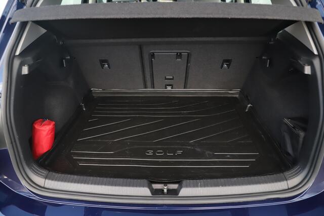 Volkswagen GOLF 1.5 TSI Life Business 131PK Panoramadak Virtual Navigatie Sfeerverlichting Parkeersensor