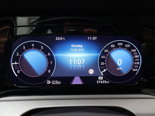 Volkswagen GOLF 1.0 TSI Life | 110 PK | Adaptieve Cruise Control | DAB | Navigatie | Achteruitrijcamera | Parkeersensoren | Apple CarPlay / Android auto