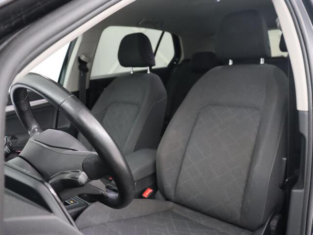 Volkswagen GOLF 1.5 TSI Life | Stoel & stuurverwarming | Carplay | Adaptive cruise | Sfeerverlichting | Navigatie | Full LED | Parkeerhulp