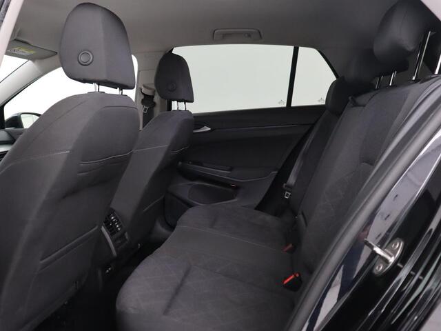 Volkswagen GOLF 1.5 TSI Life | Stoel & stuurverwarming | Carplay | Adaptive cruise | Sfeerverlichting | Navigatie | Full LED | Parkeerhulp
