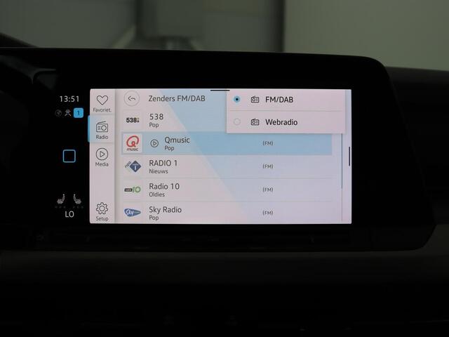 Volkswagen GOLF 1.5 TSI Life | Stoel & stuurverwarming | Carplay | Adaptive cruise | Sfeerverlichting | Navigatie | Full LED | Parkeerhulp