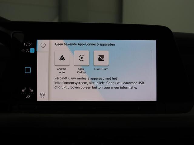 Volkswagen GOLF 1.5 TSI Life | Stoel & stuurverwarming | Carplay | Adaptive cruise | Sfeerverlichting | Navigatie | Full LED | Parkeerhulp