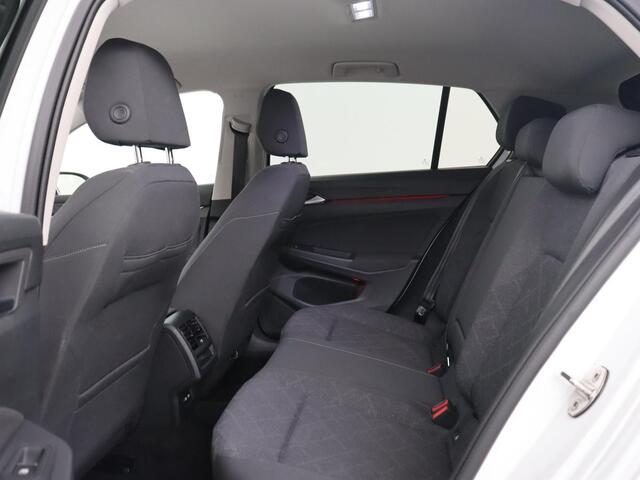 Volkswagen GOLF 1.5 TSI Life | Camera | Carplay | Adaptive cruise | Sfeerverlichting | Navigatie | Full LED | Getint glas | Climate control