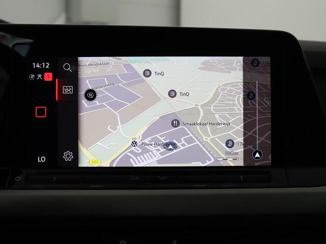 Volkswagen GOLF 1.5 TSI Life | Camera | Carplay | Adaptive cruise | Sfeerverlichting | Navigatie | Full LED | Getint glas | Climate control
