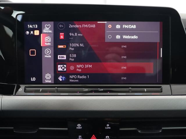 Volkswagen GOLF 1.5 TSI Life | Camera | Carplay | Adaptive cruise | Sfeerverlichting | Navigatie | Full LED | Getint glas | Climate control