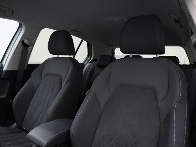 Volkswagen GOLF 1.5TSI/130PK Style · Navigatie · Stoel-& stuurverwarming · Massagefunctie