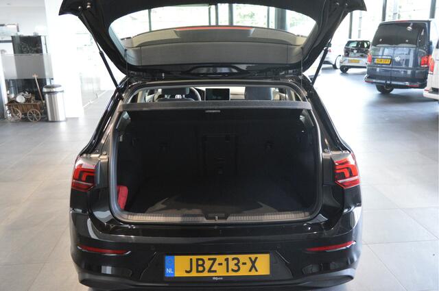 Volkswagen GOLF 1.5 TSI Life clima cruise app connect pdc led 16 inch !!