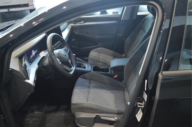 Volkswagen GOLF 1.5 TSI Life clima cruise app connect pdc led 16 inch !!