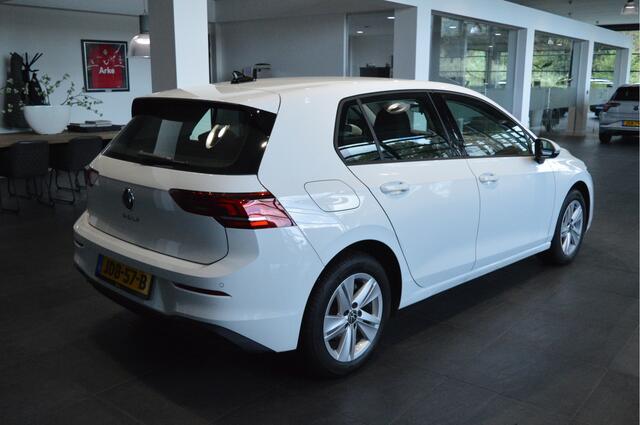 Volkswagen GOLF 1.5 TSI Life clima cruise led pdc app connect 16 inch !!