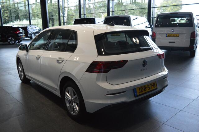 Volkswagen GOLF 1.5 TSI Life clima cruise led pdc app connect 16 inch !!