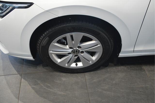 Volkswagen GOLF 1.5 TSI Life clima cruise led pdc app connect 16 inch !!