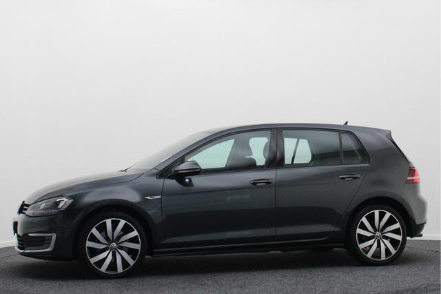 Volkswagen GOLF 1.4 TSI GTE Connected Series Climate, ACC, Apple Carplay, LED, Stoelverwarming, Trekhaak, 18''