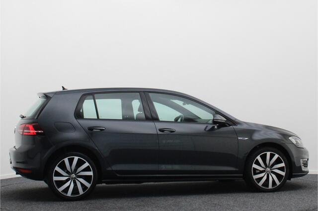 Volkswagen GOLF 1.4 TSI GTE Connected Series Climate, ACC, Apple Carplay, LED, Stoelverwarming, Trekhaak, 18''