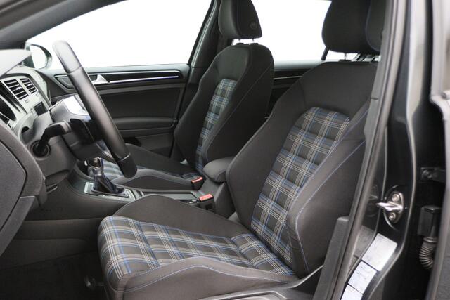Volkswagen GOLF 1.4 TSI GTE Connected Series Climate, ACC, Apple Carplay, LED, Stoelverwarming, Trekhaak, 18''