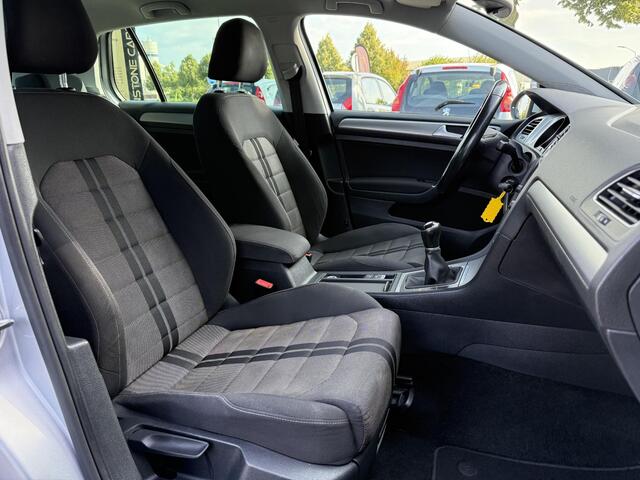 Volkswagen GOLF 1.0 TSI Business Edition Connected Navi,Dealer onderhouden,Camera,6 Bak,Clima,Cruise,116pk,Lm velgen,Pdc V+A,N.A.P,Apk tot 02-2026