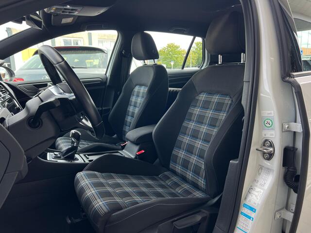 Volkswagen GOLF 1.4 TSI PHEV GTE 7.5 STOELVERW | WINTERSET OP ORIGINELE VELGEN | PDC VOOR & ACHTER | APK T/M 27