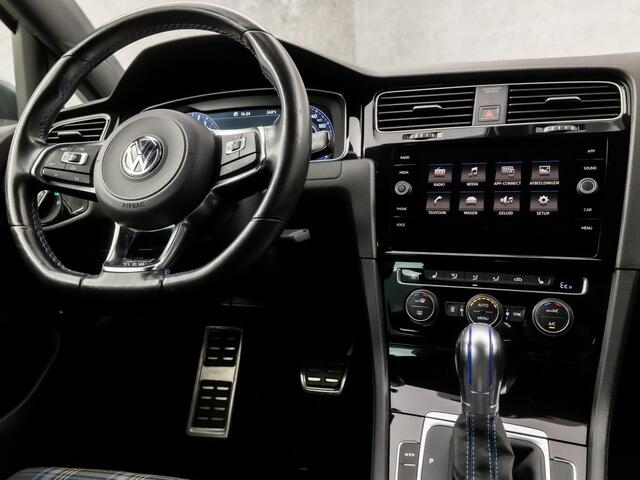 Volkswagen GOLF 1.4 TSI PHEV GTE 204Pk Automaat (VIRTUAL COCKPIT, APPLE CARPLAY, CLIMATE, STOELVERWARMING, SPORTSTOELEN, GETINT GLAS, ADAPTIVE CRUISE, CAMERA, NIEUWSTAAT)