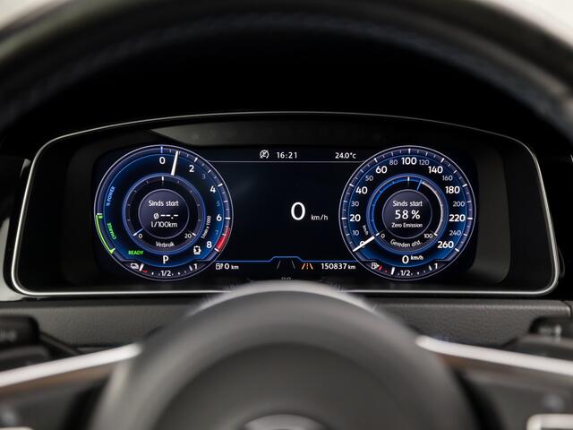 Volkswagen GOLF 1.4 TSI PHEV GTE 204Pk Automaat (VIRTUAL COCKPIT, APPLE CARPLAY, CLIMATE, STOELVERWARMING, SPORTSTOELEN, GETINT GLAS, ADAPTIVE CRUISE, CAMERA, NIEUWSTAAT)