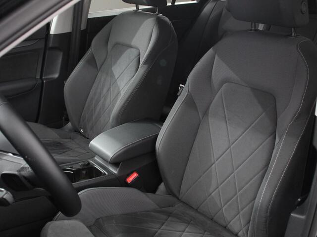 Volkswagen GOLF 1.5 eTSI Style Climate control | Adeptieve cruise control | LED Matrix koplampen | Stoel / Stuurverwarming | PDC VA + Camera | Apple carplay/ Andriod auto