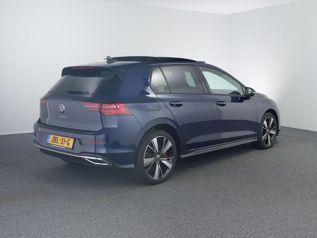 Volkswagen GOLF 1.4 eHybrid GTE | Pano | IQ | Camera | HUD | ACC | Winterpakket |
