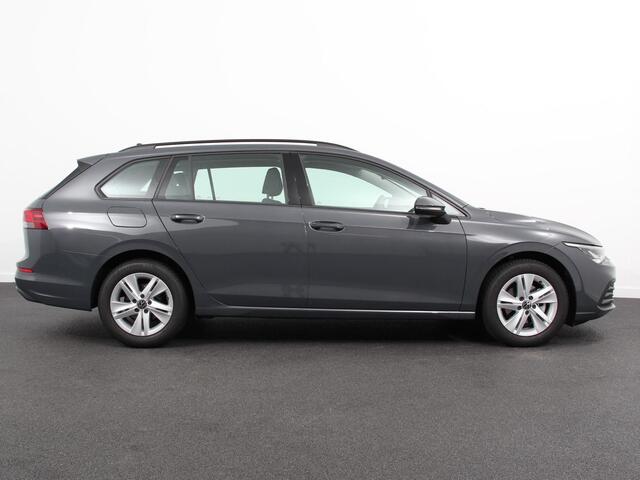 Volkswagen GOLF Variant 1.5 eTSI 130pk DSG Life Navigatie Apple Carplay/Android Auto Inklapbare trekhaak Parkeersensoren Adaptive Cruise Control Stoel- en stuurverwarming Climate Control Lichtmetalen Velgen
