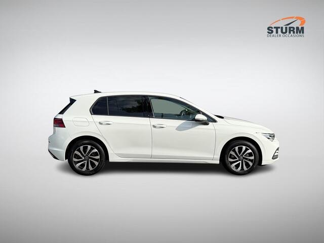 Volkswagen GOLF 1.0 eTSI Life Automaat | Stuur- + Stoelverwarming | Dodehoek Detectie | Navigatie Full-Map | Camera | Apple Carplay/Android Auto | Adapt. Cruise Control | Rijklaarprijs!