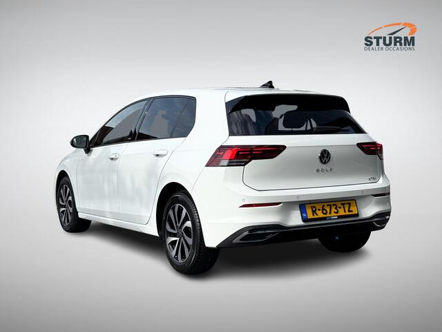 Volkswagen GOLF 1.0 eTSI Life Automaat | Stuur- + Stoelverwarming | Dodehoek Detectie | Navigatie Full-Map | Camera | Apple Carplay/Android Auto | Adapt. Cruise Control | Rijklaarprijs!