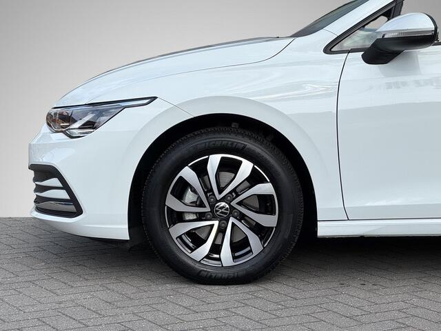 Volkswagen GOLF 1.0 eTSI Life Automaat | Stuur- + Stoelverwarming | Dodehoek Detectie | Navigatie Full-Map | Camera | Apple Carplay/Android Auto | Adapt. Cruise Control | Rijklaarprijs!