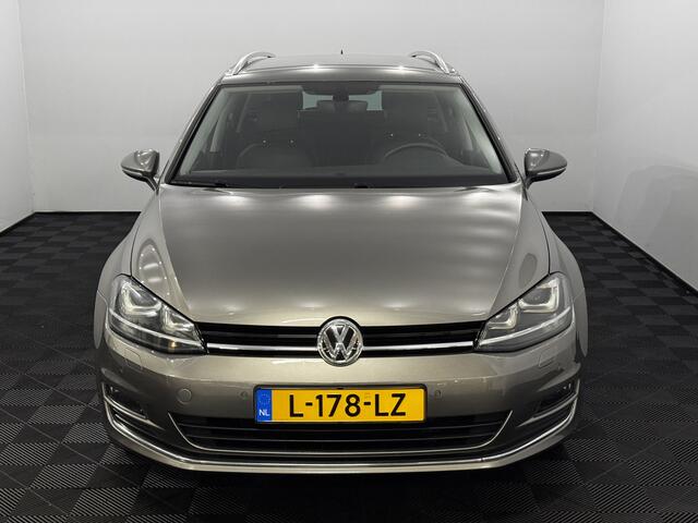 Volkswagen GOLF 1.4 TSI Connected Series R-Line Half leder, Stoelverwarming, Parkeersensoren, Navi, Cruise control, Lendenstoelen