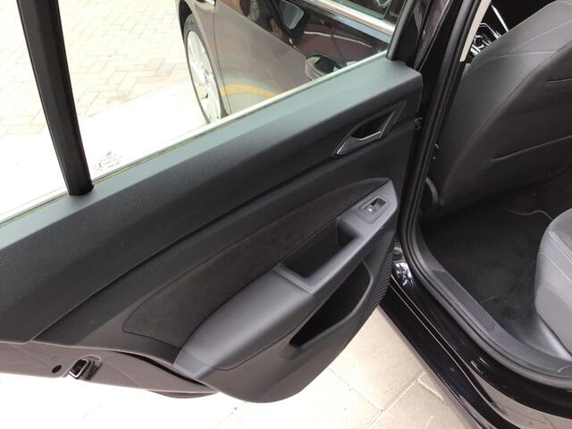 Volkswagen GOLF 1.5 eTSI Style