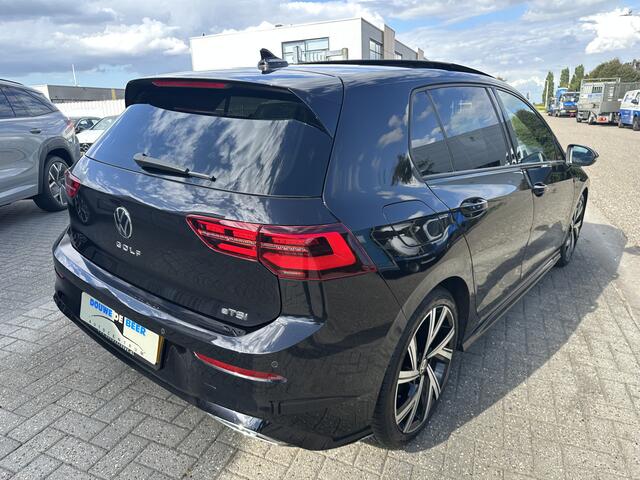 Volkswagen GOLF 1.5 eTSI R-Line Pano-Dak | IQ Light | Stuur & Stoelverw. | Camera