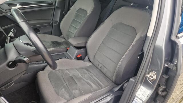 Volkswagen GOLF 1.5 TSI Highline | 150PK | Elektr.glazen pano.dak | Virtual Cockpit | ergoActive stoelpakket | Trekhaak | Adaptive Cruise | Camera| LMV