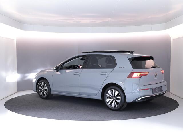 Volkswagen GOLF 1.5 eTSI Life Edition GOAL 115PK DSG | Panorama dak | Verlengde garantie | Parkeercamera | Stoel- en stuurverwarming |